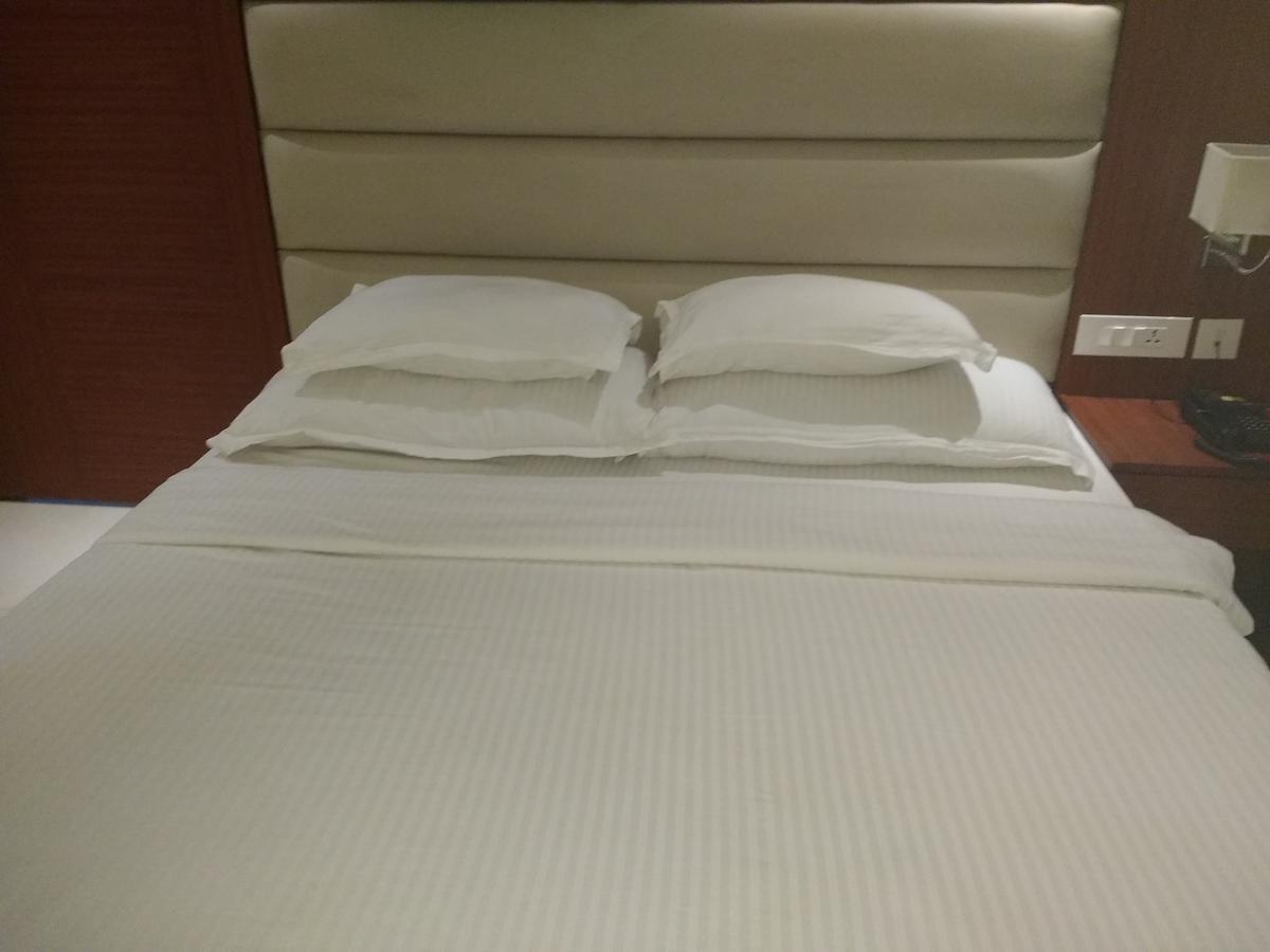 Aura Hotel Kolkata Eksteriør bilde